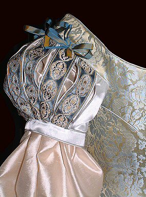 slashed sleeves with piped edging and blue-gold ribbon decoration
