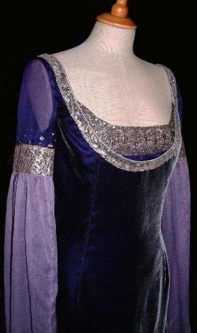 This gown was made to instructions from a client in Washington - it is not considered to be a 'Rossetti' design per se.
