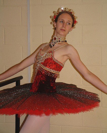 Kitri tutu in red and gold for Don Quixot�